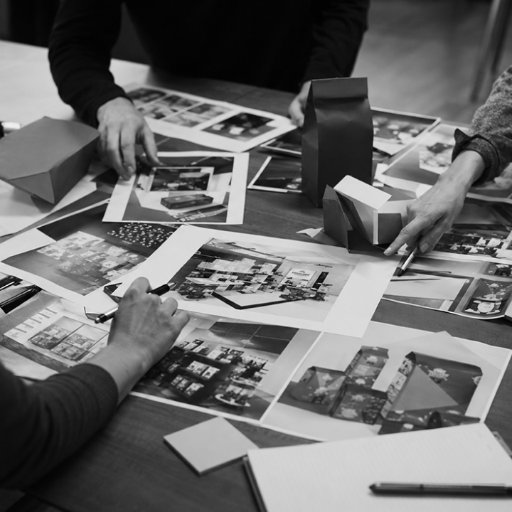 Equipo de IMAGO desarrollando ideas para activaciones y experiencias de marca